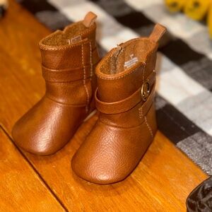 Tan infant boots for girl